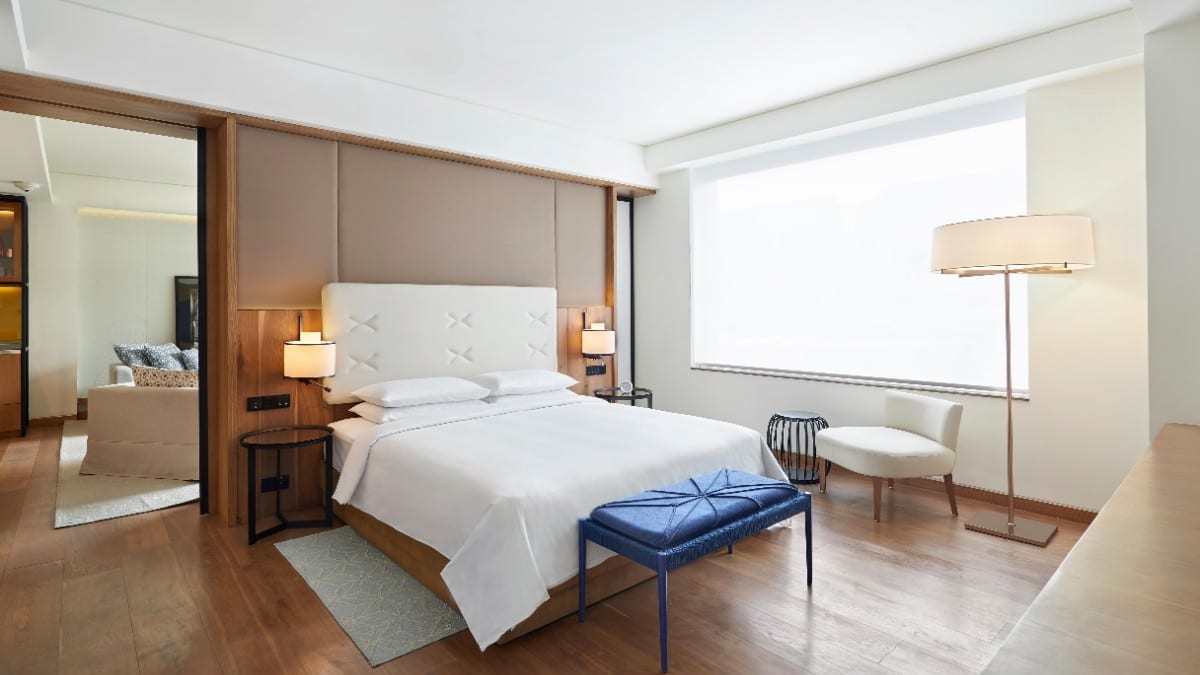 Schlafzimmer im ANDAZ DELHI, BY HYATT