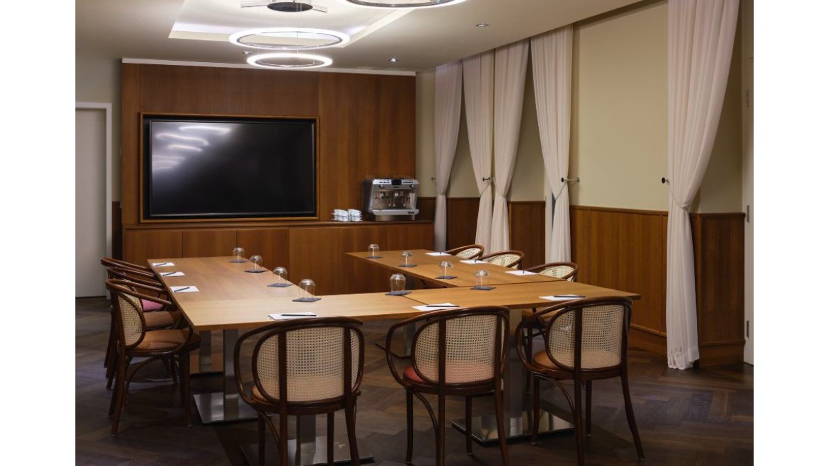 Conference room at Roomers Berlin Steinplatz, Autograph Collection