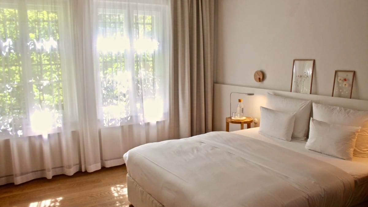 Schlafzimmer im Wilmina Hotel