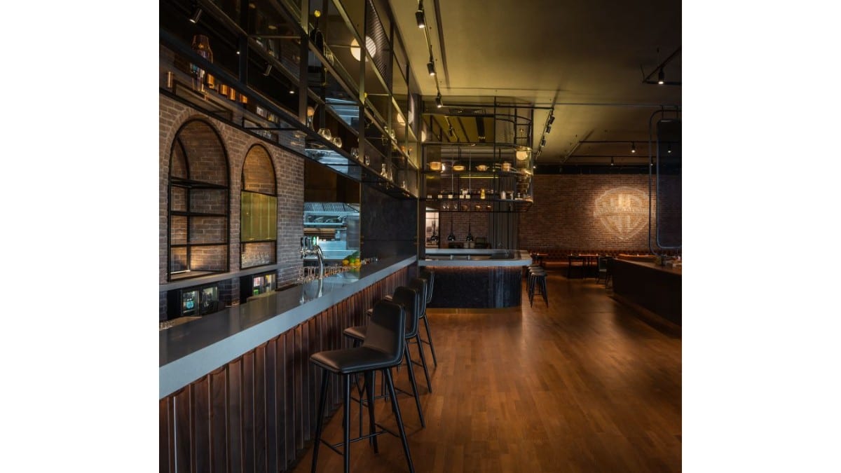 Bar im The WB Abu Dhabi Hotel, Curio Collection by Hilton