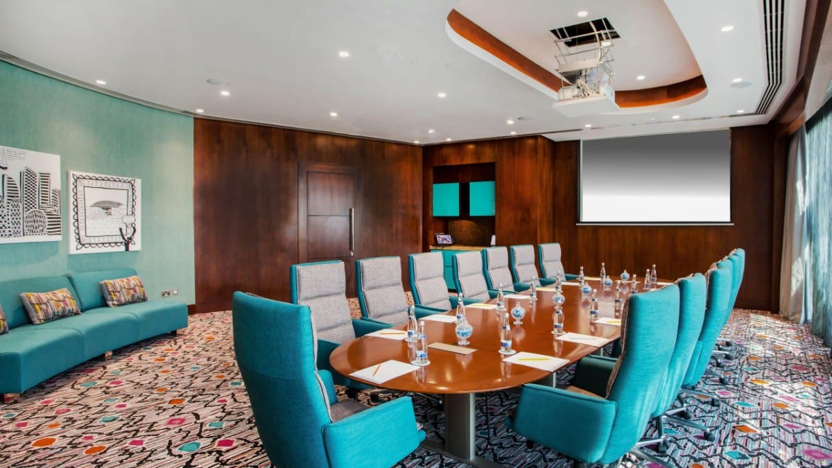 Konferenzraum im Andaz Capital Gate Abu Dhabi, By Hyatt