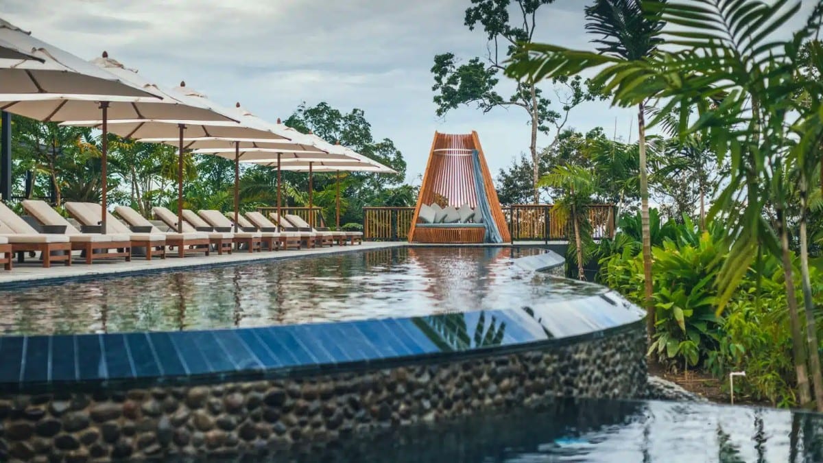 Pool im Nayara Tented Camp