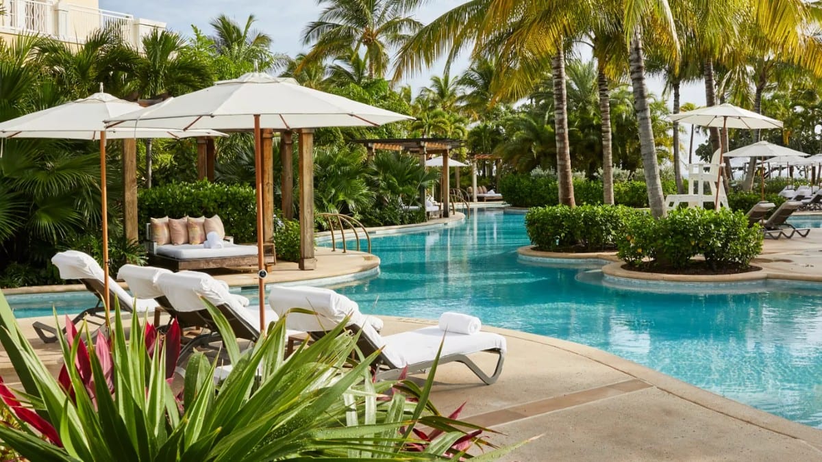 Pool im Rosewood Baha Mar