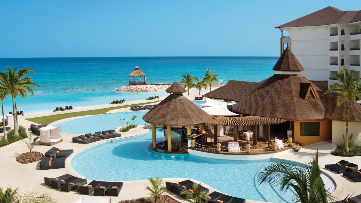 Pool im Secrets Wild Orchid