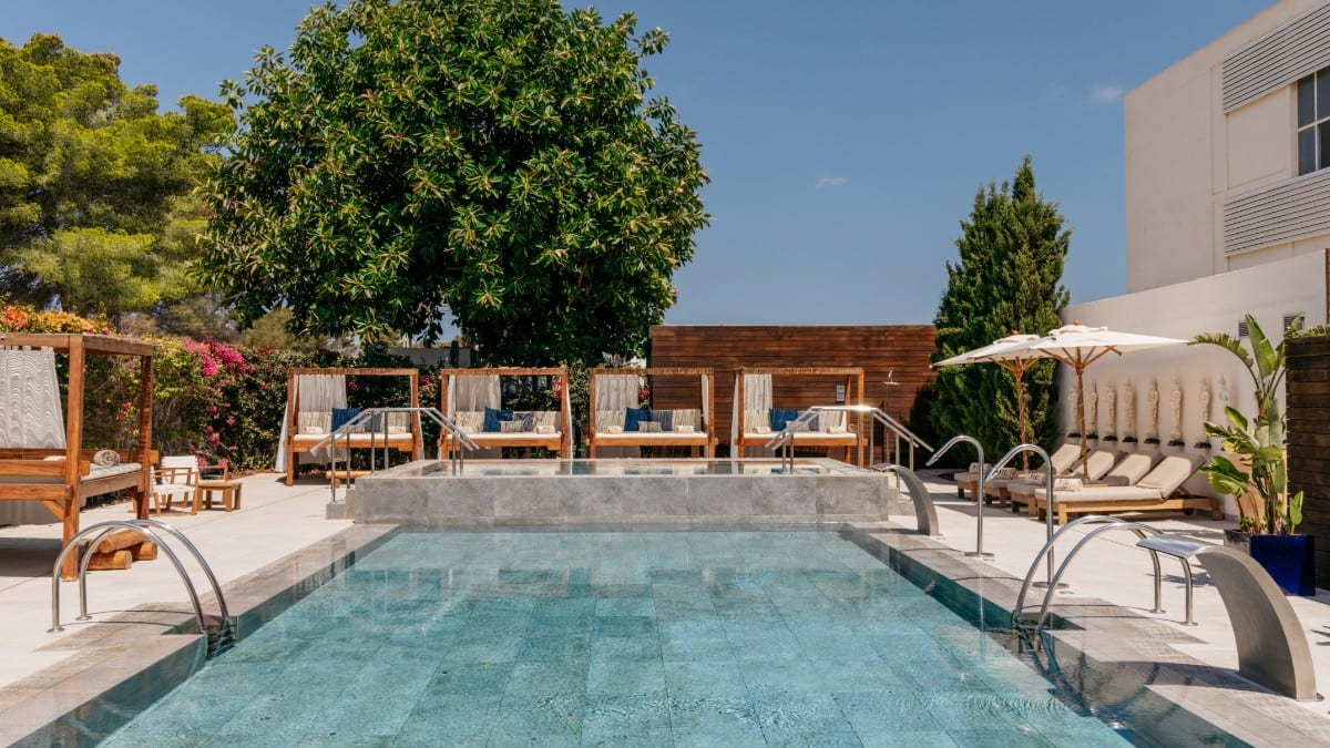 Pool im ME Ibiza