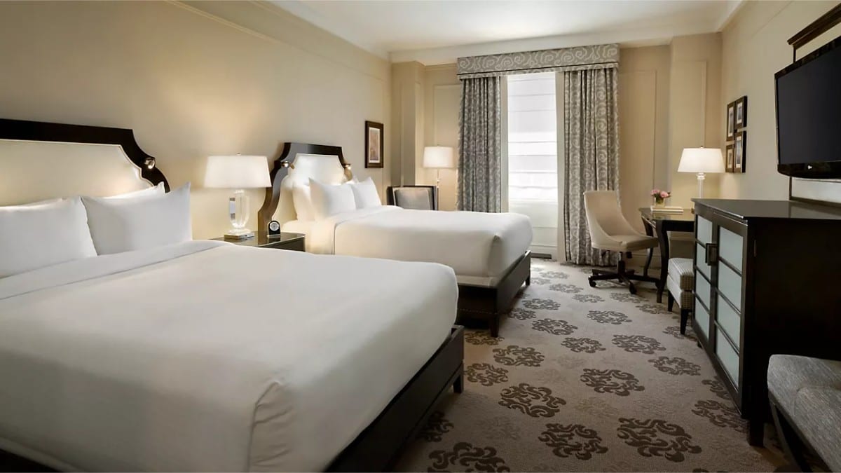 Bedroom at Fairmont Hotel Vancouver