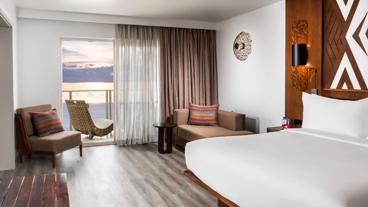 Schlafzimmer im Crowne Plaza Fiji Nadi Bay Resort & Spa
