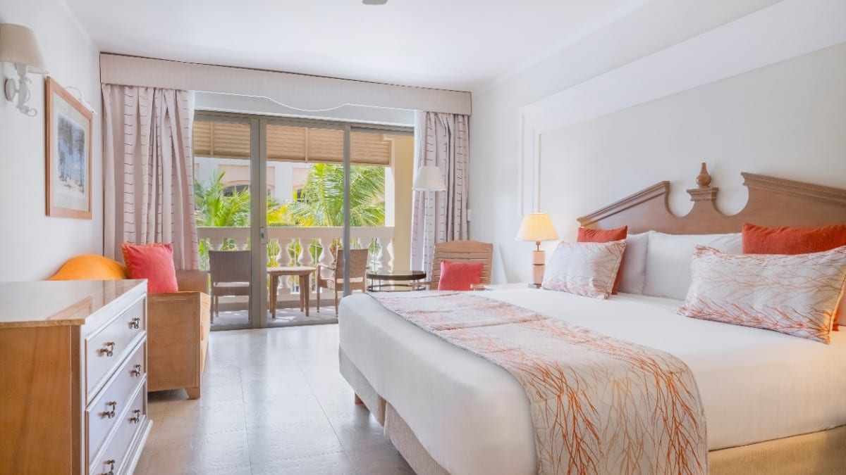 Schlafzimmer im Iberostar Waves Rose Hall Beach