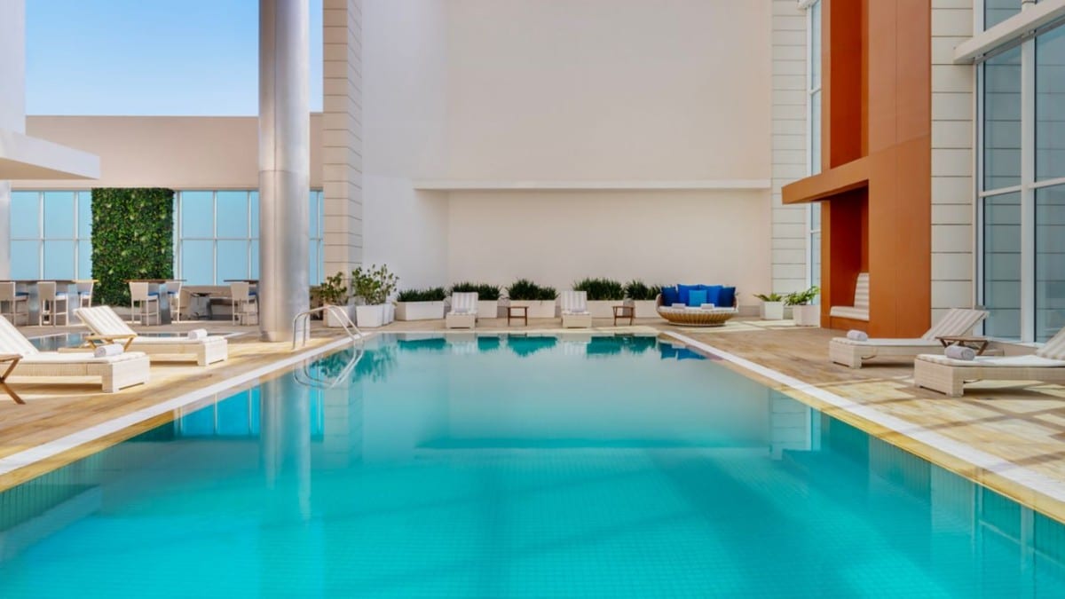 Pool im Marriott Hotel Downtown Abu Dhabi