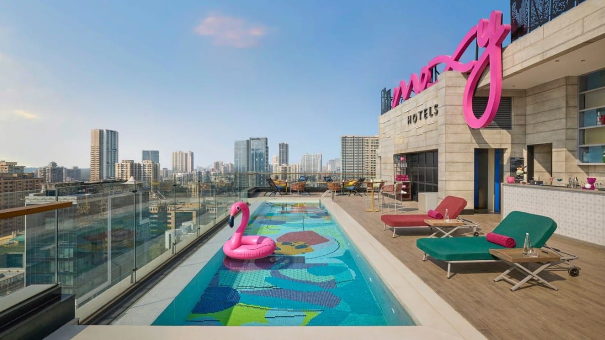 Pool im Moxy Mumbai Andheri West