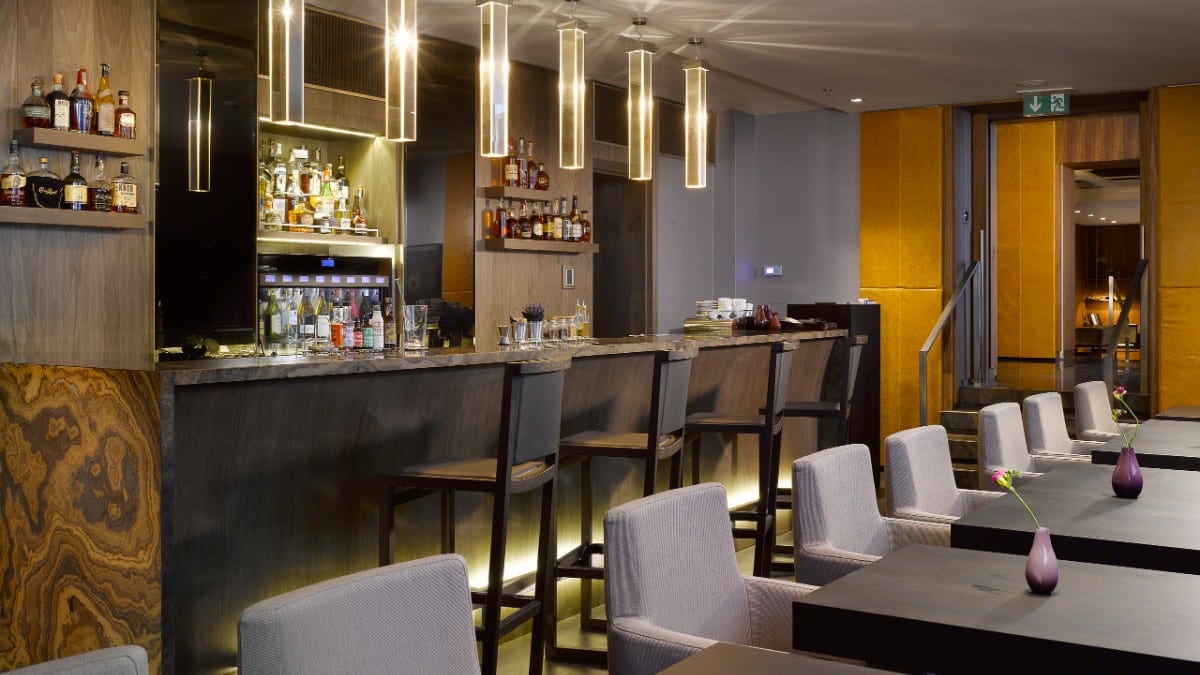 Bar im The Emblem Prague Hotel - Preferred Hotels & Resorts