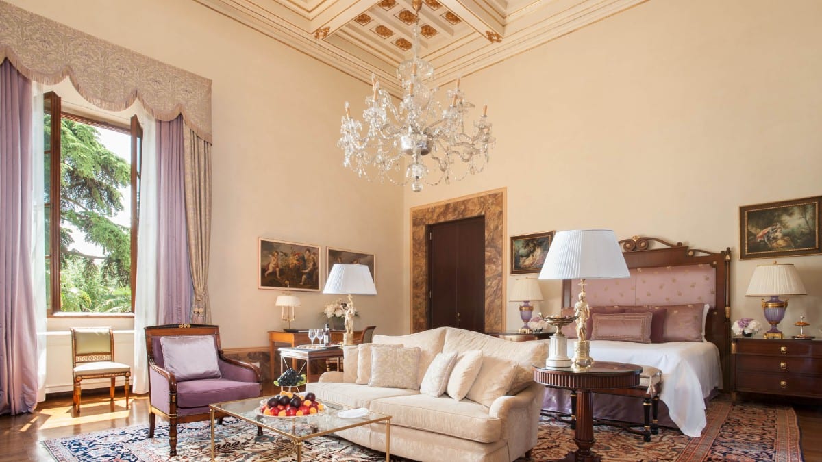 Bedroom at Four Seasons Hotel Firenze