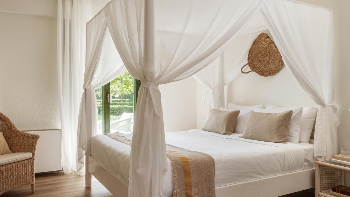 Schlafzimmer im Grecotel LUXME Costa Botanica