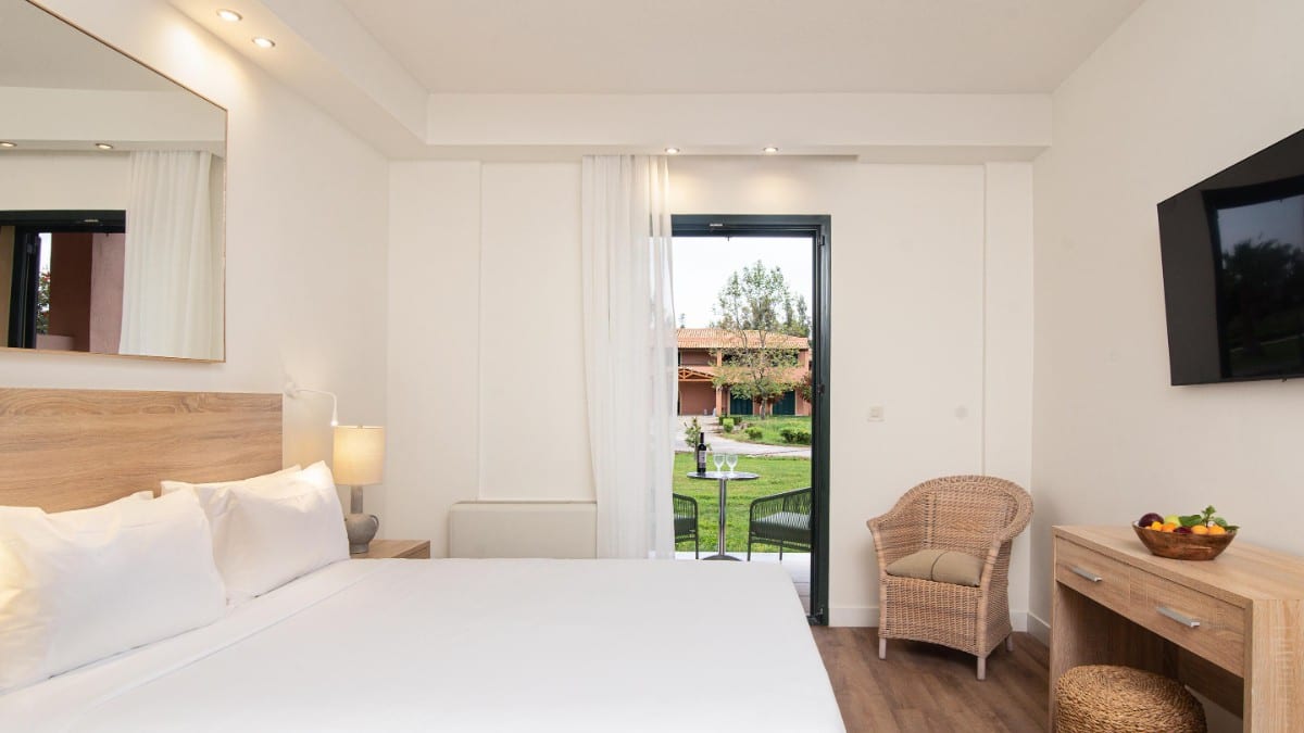 Schlafzimmer im Grecotel LUXME Costa Botanica