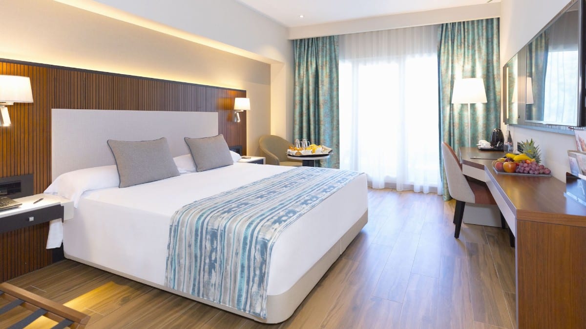 Schlafzimmer im Alanda Marbella Hotel
