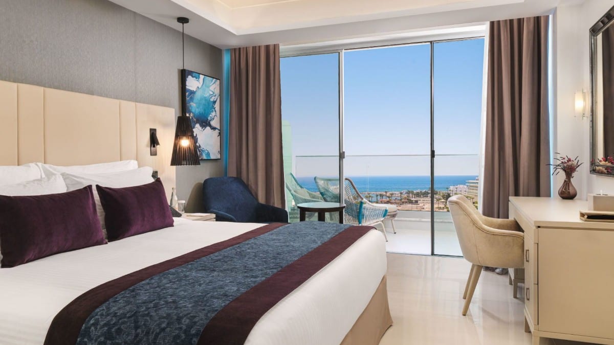 Schlafzimmer im Amanti, MadeForTwo Hotels - Ayia Napa