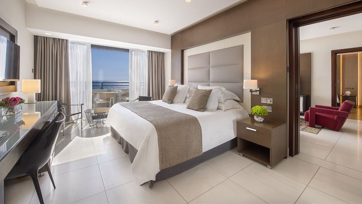 Schlafzimmer im Amathus Beach Hotel Limassol