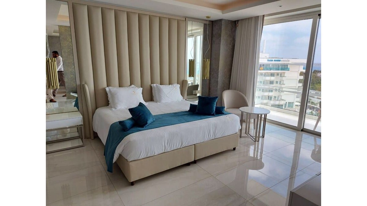 Schlafzimmer im Chrysomare Beach Hotel & Resort