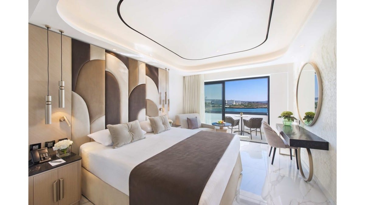 Schlafzimmer im Adams Beach Hotel & Spa