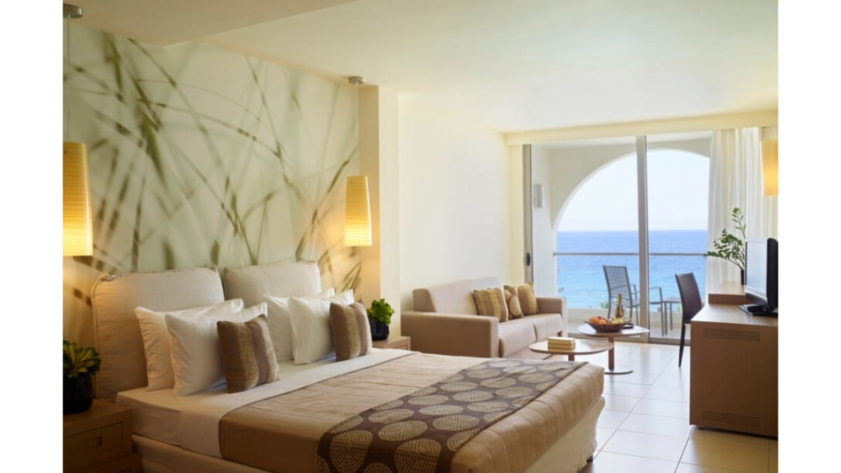 Schlafzimmer im The Ixian Grand & All Suites