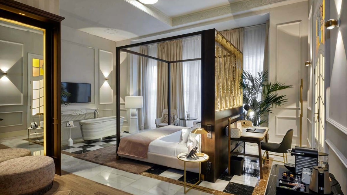 Bedroom at Myr Palacio Vallier