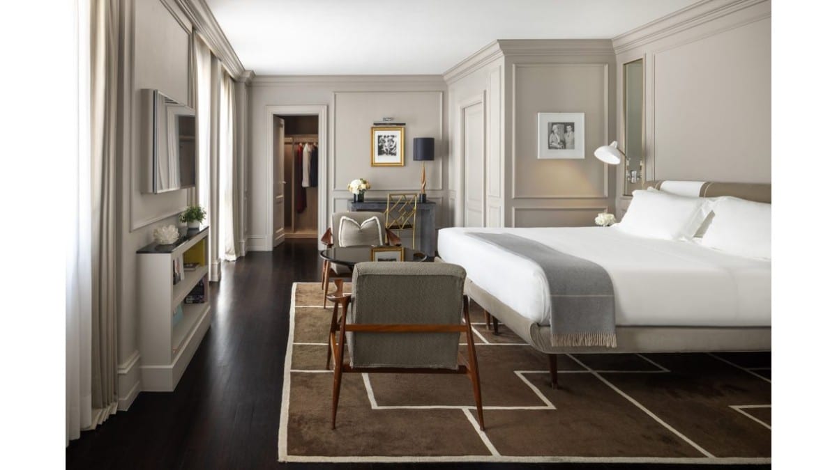 Bedroom at Portrait Firenze - Lungarno Collection