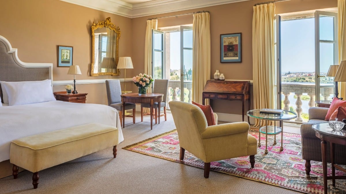 Schlafzimmer im Anantara Villa Padierna Palace Benahavís Marbella Resort