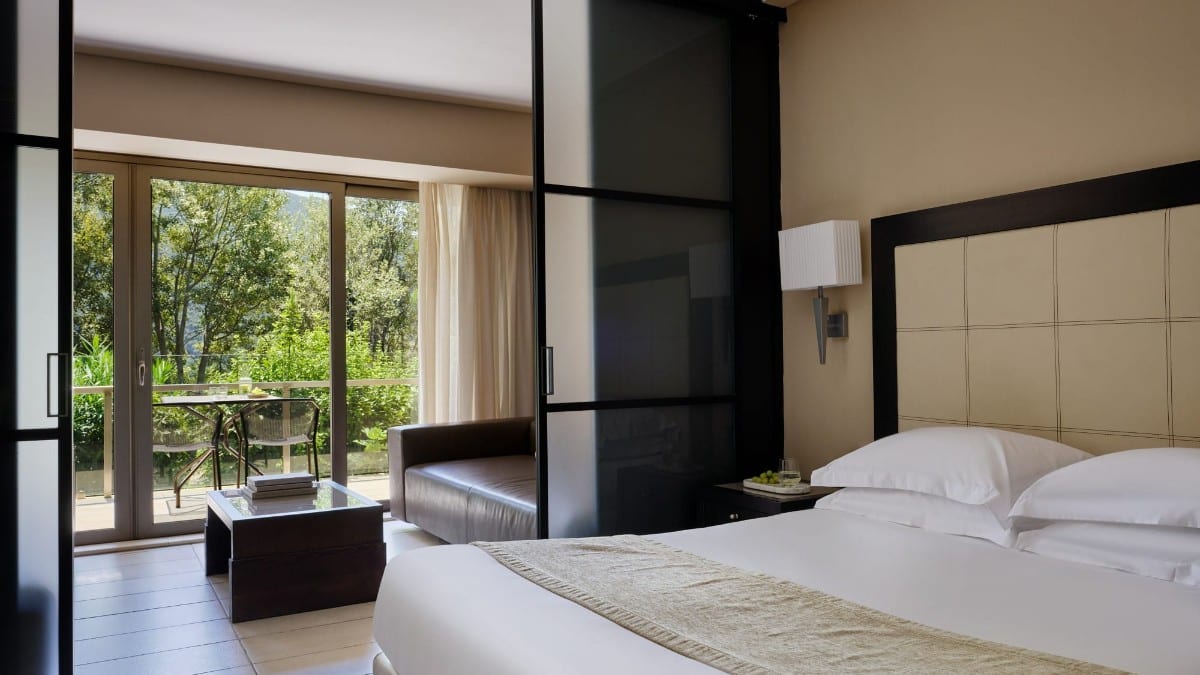 Schlafzimmer im Atlantica Grand Mediterraneo Resort - Adults Only