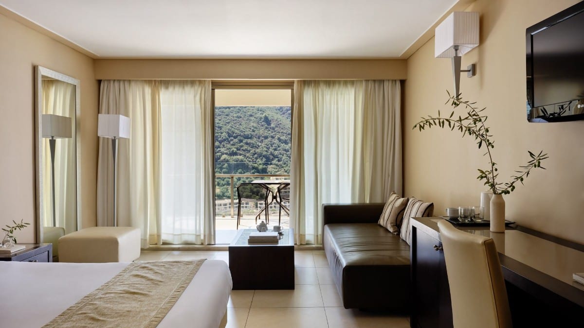 Schlafzimmer im Atlantica Grand Mediterraneo Resort - Adults Only
