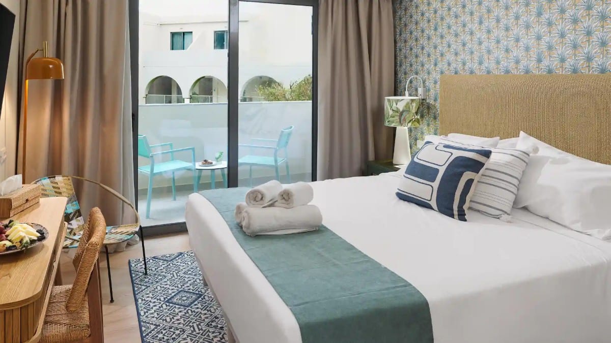 Schlafzimmer im Leonardo Kolymbia Resort Rhodes