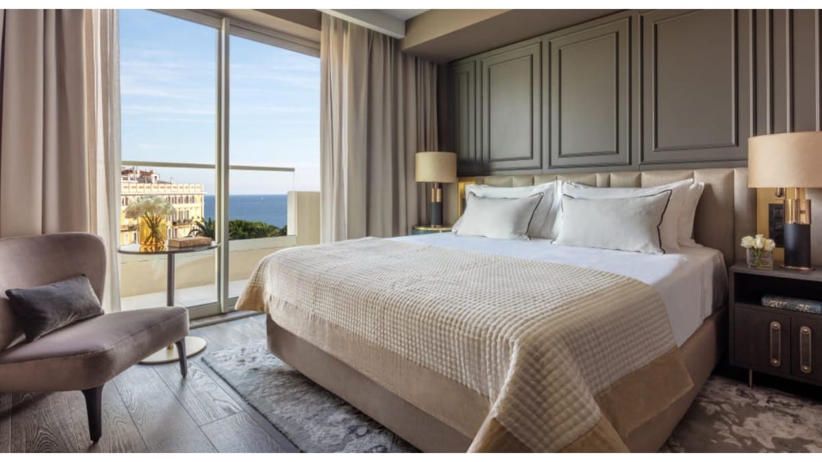 Schlafzimmer im Anantara Plaza Nice