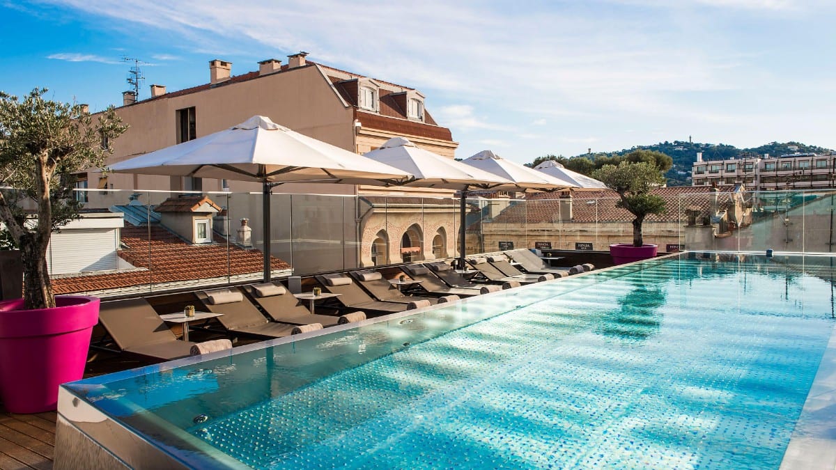 Pool im Five Seas by Inwood Hotels