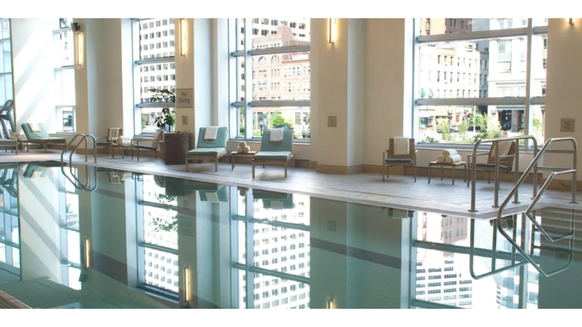 Pool im InterContinental Boston