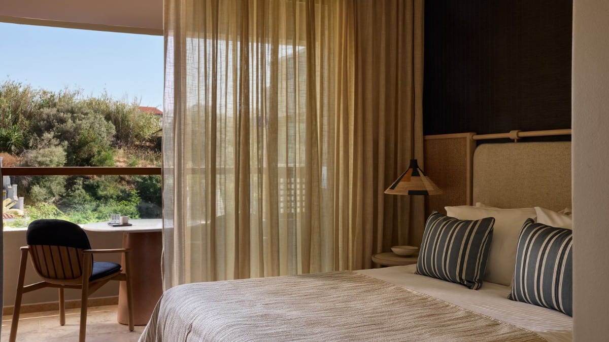 Schlafzimmer im Atlantica Kalliston Resort - Adults Only