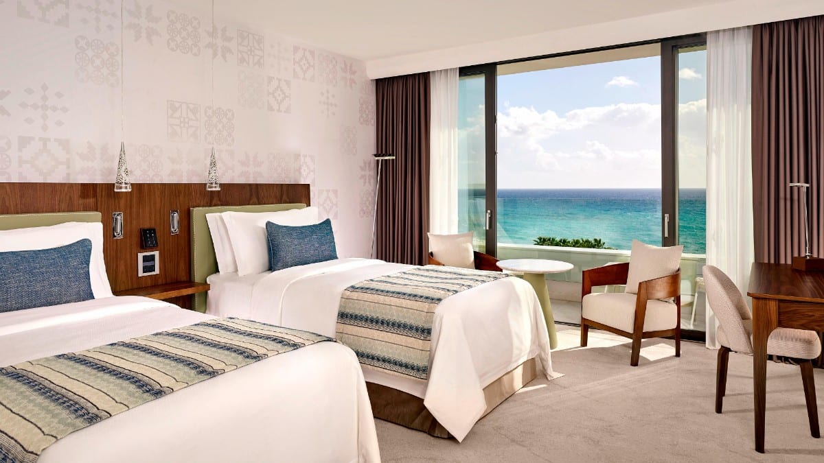 Schlafzimmer im Parklane, a Luxury Collection Resort & Spa, Limassol