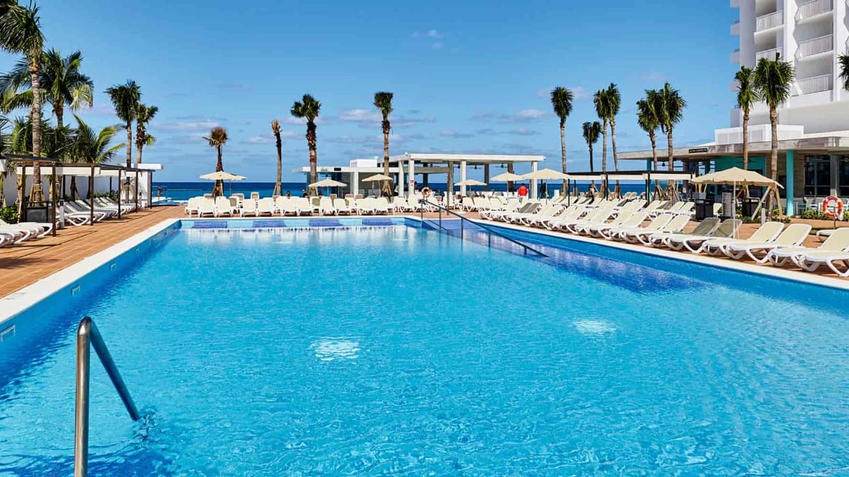 Pool im Riu Palace Paradise Island – Adults Only – All Inclusive