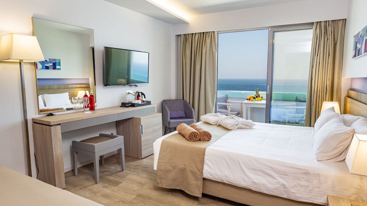 Schlafzimmer im Akti Imperial Deluxe Resort & Spa Dolce by Wyndham