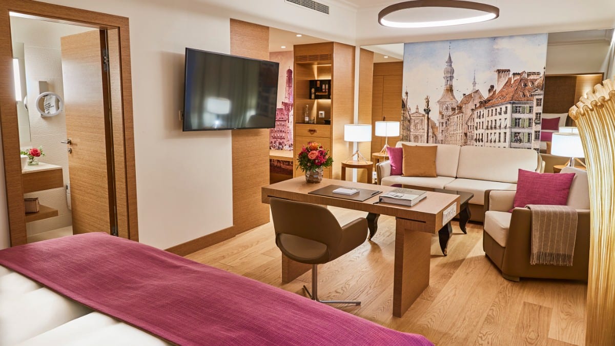 Schlafzimmer im Hotel Vier Jahreszeiten Kempinski München