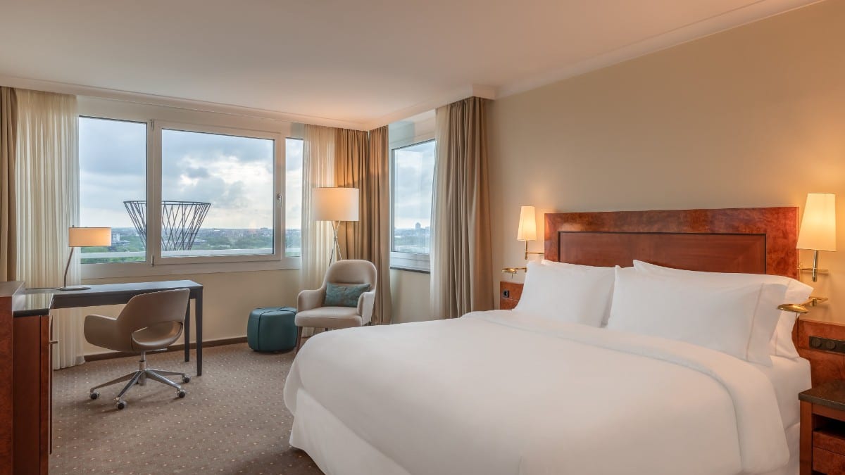 Schlafzimmer im The Westin Grand Munich