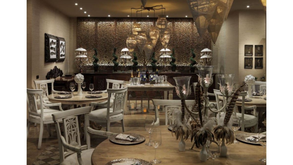 Restaurant at Royal Garden Villas, Luxury Hotel