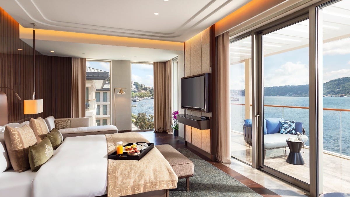 Bedroom at Mandarin Oriental Bosphorus, Istanbul