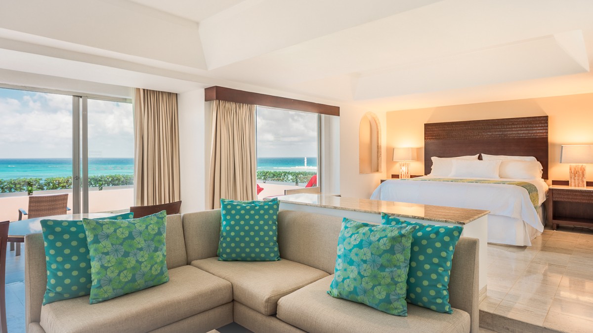 Bedroom at Grand Fiesta Americana Coral Beach