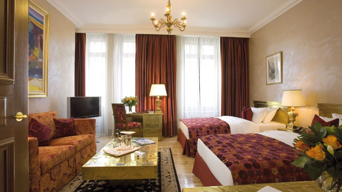 Schlafzimmer im Hôtel de la Cigogne