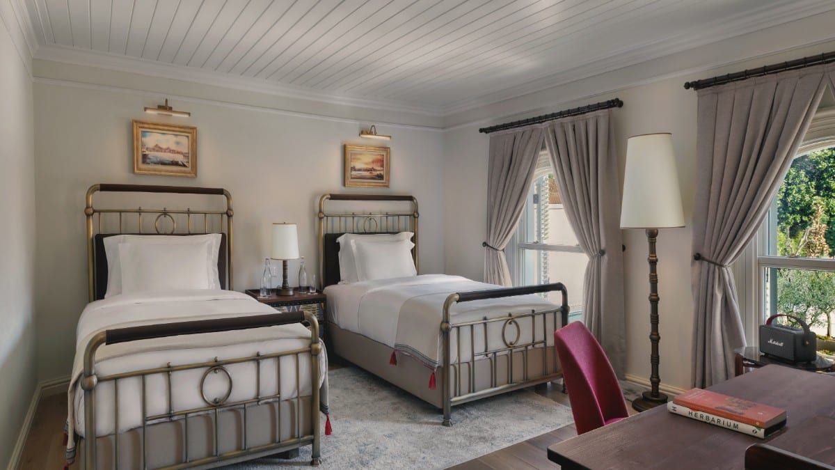 Schlafzimmer in den Six Senses Kocatas Mansions