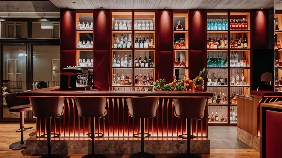 Bar im Do & CO Hotel München
