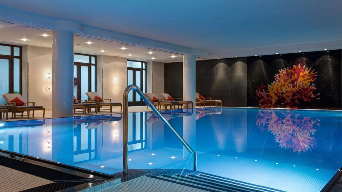 Pool im Rocco Forte the Charles Hotel