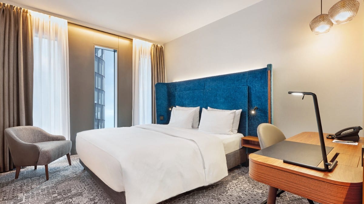 Schlafzimmer im HYPERION Hotel München