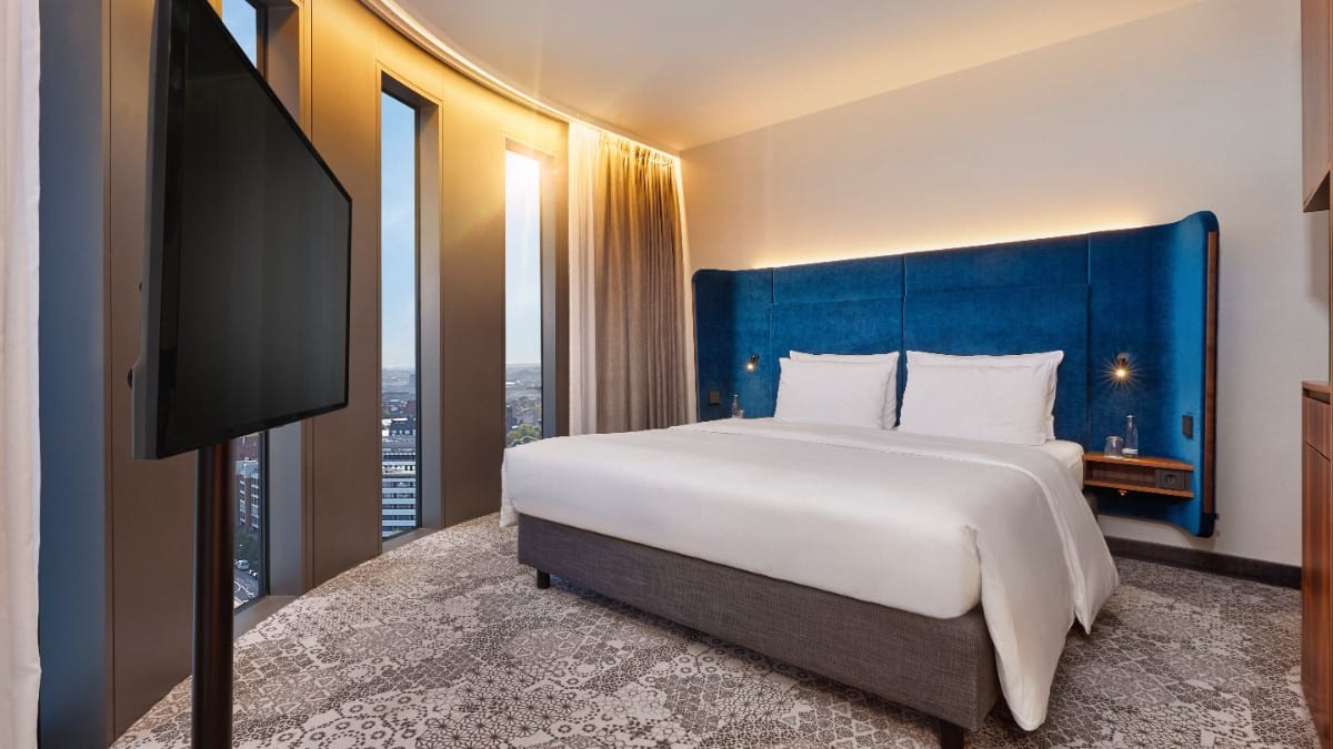 Schlafzimmer im HYPERION Hotel München