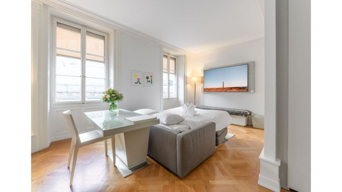 Schlafzimmer in den Swiss Luxury Apartments Geneva