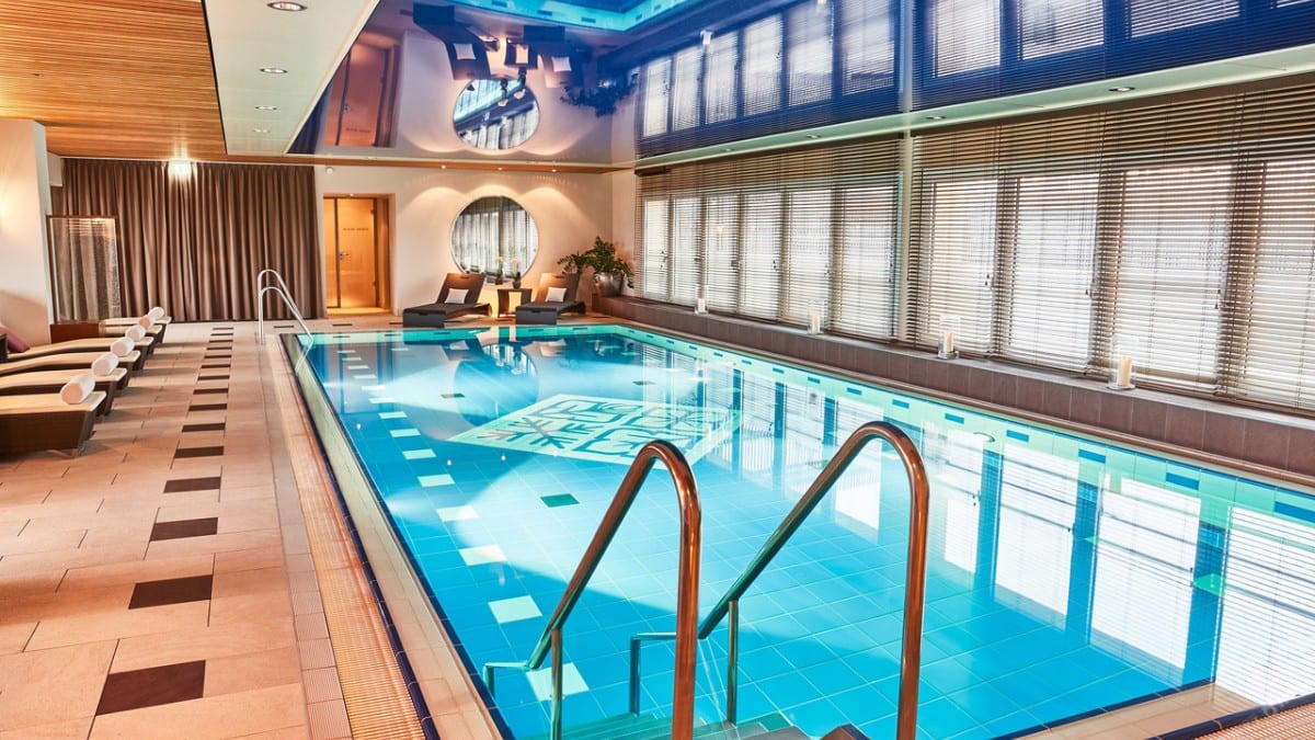 Pool im Hotel Vier Jahreszeiten Kempinski München